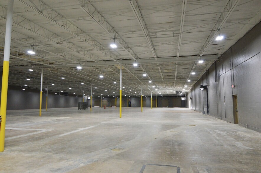 More Photos Of 5827 W Us Highway 90, San Antonio Manufacturing For Lease