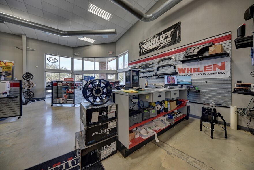 More Photos Of 2770 Osborn Ln, Bryan Showroom For Sale