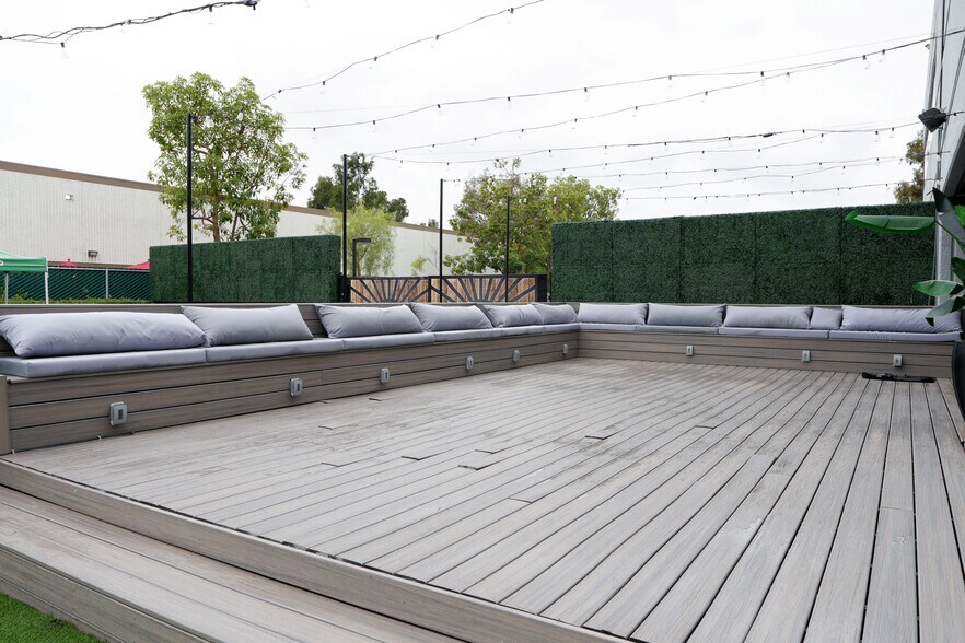 More Photos Of 7 Studebaker, Irvine Light Distribution For Sale