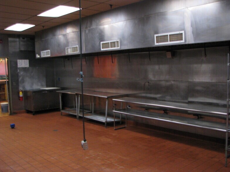 More Photos Of 310 N Wisconsin St, De Pere Unknown For Lease