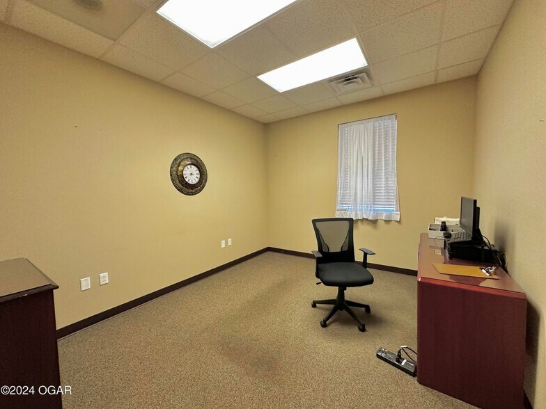 More Photos Of 2702 Cunningham Ave, Joplin Medical For Lease