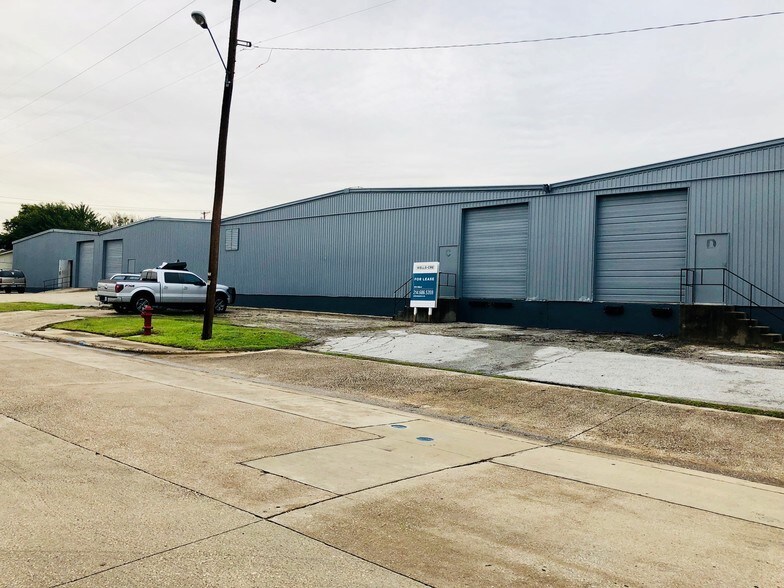 More Photos Of 106 NW 17th St, Grand Prairie Warehouse For Lease