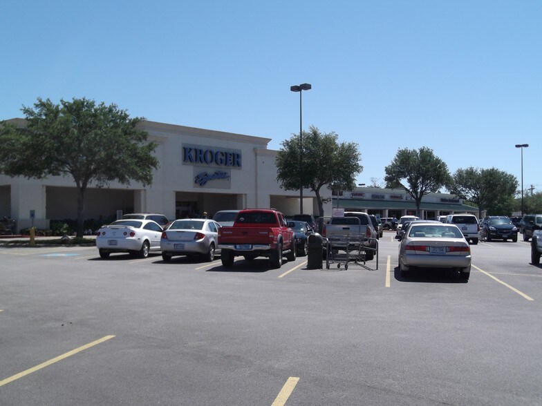 Primary Photo Of 108-116 E Edgewood Dr, Friendswood Storefront Retail Office For Sale