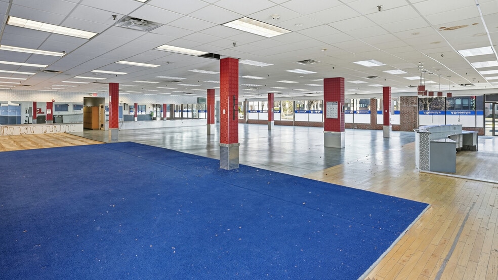 More Photos Of 117-133 Merrick Ave, Merrick Storefront For Lease