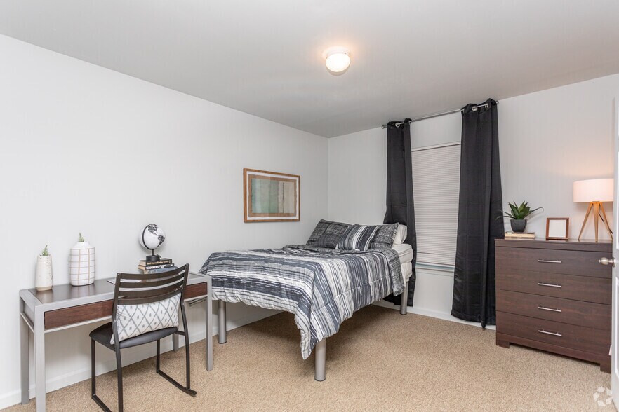 More Photos Of 102 University Dr, Carrollton Apartments For Sale