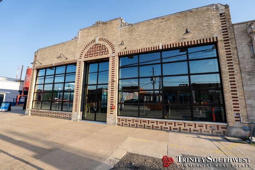 Primary Photo Of 2808 Commerce St, Dallas Restaurant For Sale