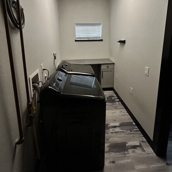 More Photos Of 1006 23rd St, San Leon Warehouse For Sale