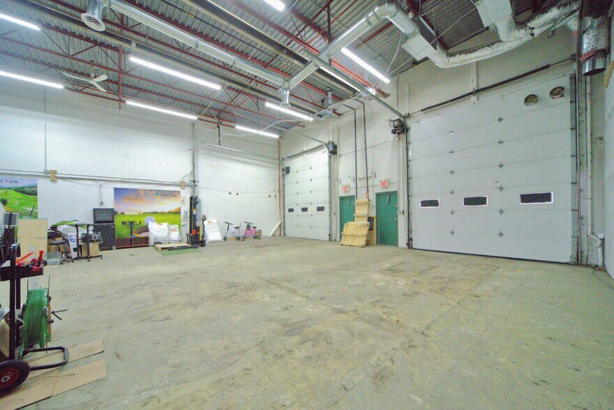 More Photos Of 1431 40th Ave NE, Calgary Light Distribution For Sale