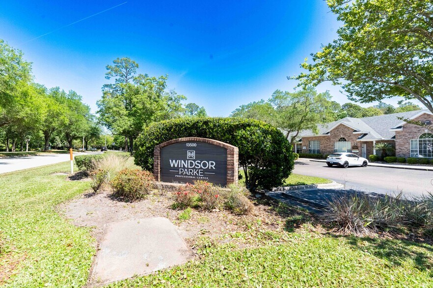 More Photos Of 13500 Sutton Park Dr S, Jacksonville Medical For Lease