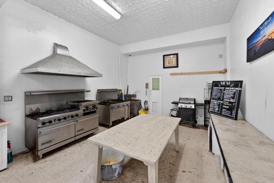 More Photos Of 7101 Menlo Ave, Los Angeles Religious Facility For Sale
