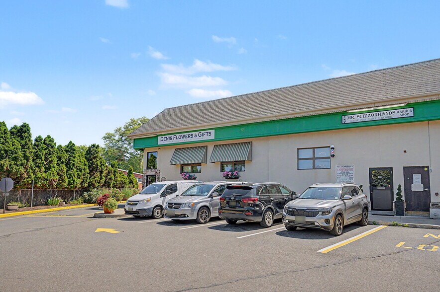 More Photos Of 185 D, New Milford Storefront Retail Office For Lease