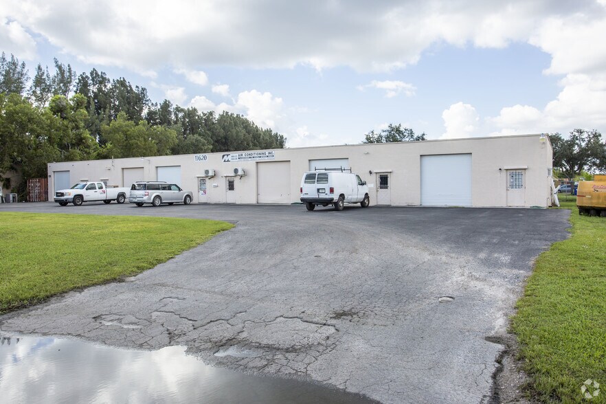 Primary Photo Of 11620 Chitwood Dr, Fort Myers Warehouse For Lease