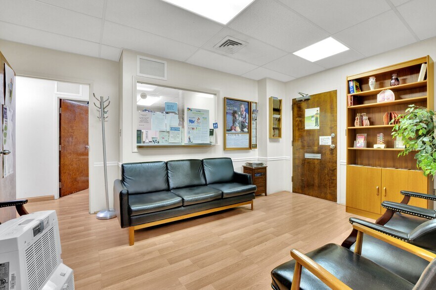 More Photos Of 611 S Carlin Springs Rd, Arlington Medical For Sale