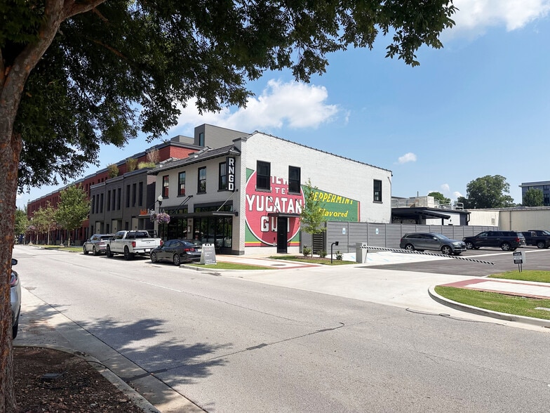More Photos Of 222 Washington St NE, Huntsville General Retail For Lease