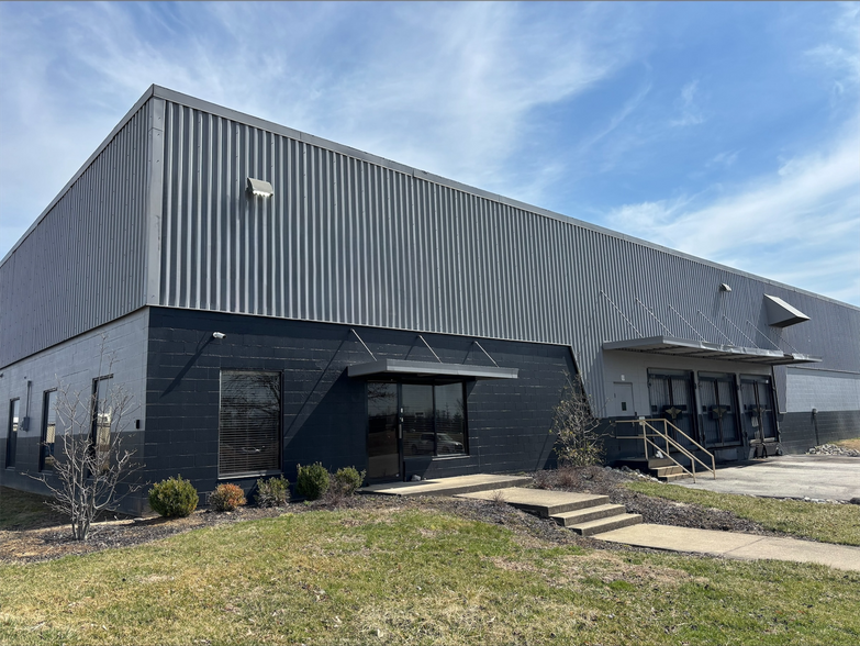 More Photos Of 100 Technology Way, Jeffersonville Manufacturing For Lease