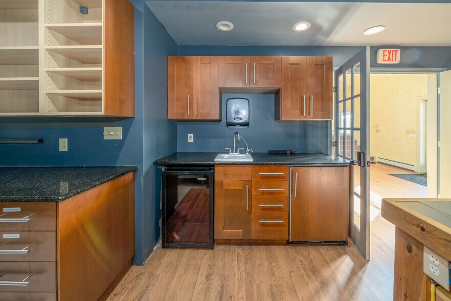 More Photos Of 279 S Main St, Winterport Winery Vineyard For Sale