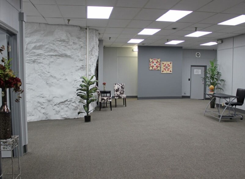 More Photos Of 3101-3150 Mercier St, Kansas City Warehouse For Lease