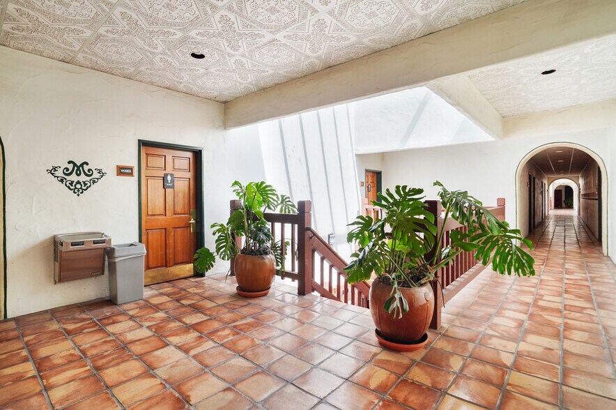 More Photos Of 30423 Canwood St, Agoura Hills Office For Sale