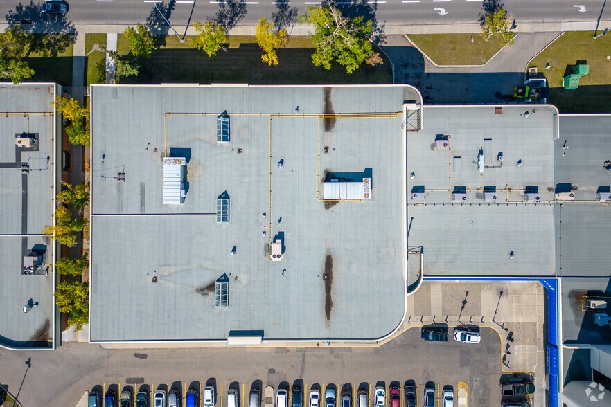 More Photos Of 2675 36th St NE, Calgary Medical For Lease