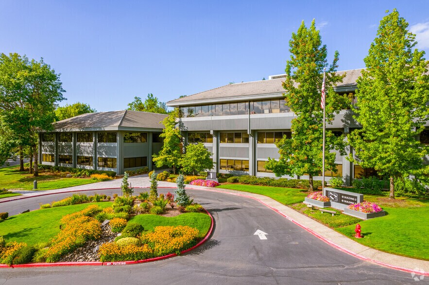 More Photos Of 4949 Meadows Rd, Lake Oswego Unknown For Lease