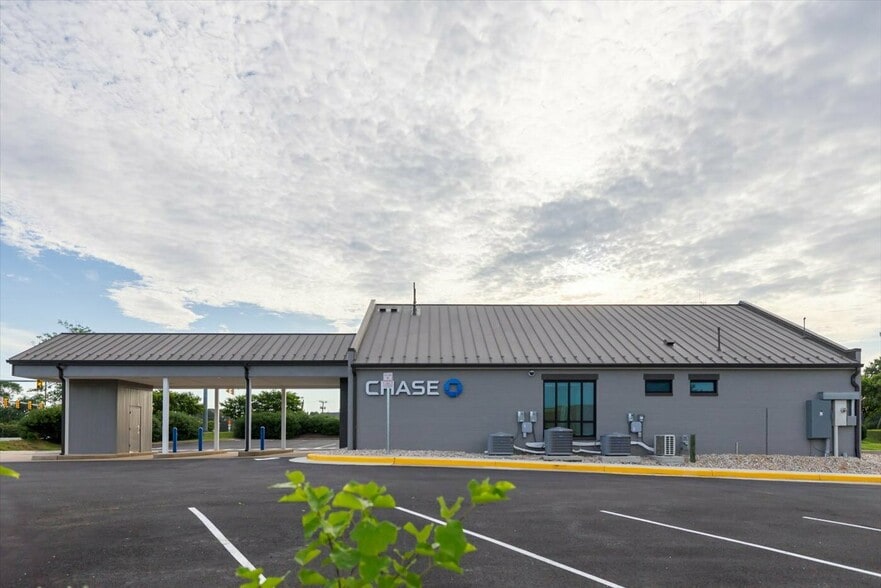 More Photos Of 25 Banks Ford Pky, Fredericksburg Bank For Sale