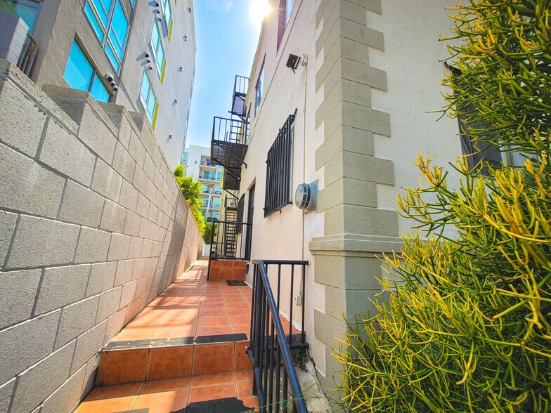 More Photos Of 722 S Manhattan Pl, Los Angeles Apartments For Sale