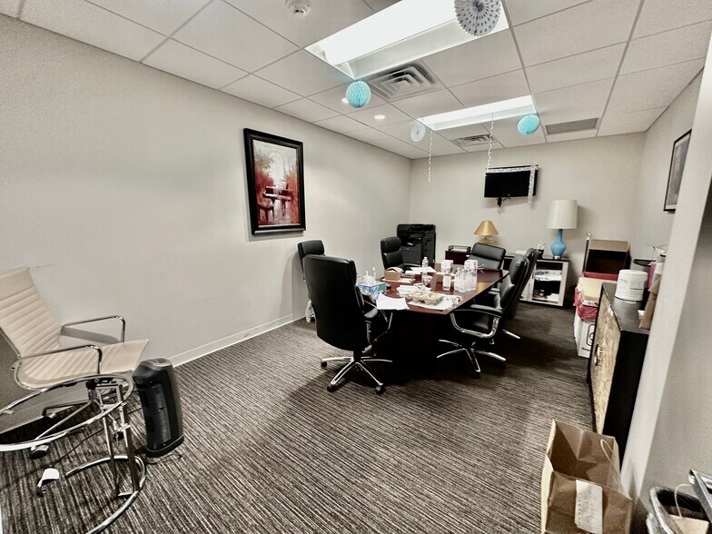 More Photos Of 81 Holly Hill Ln, Greenwich Office For Lease