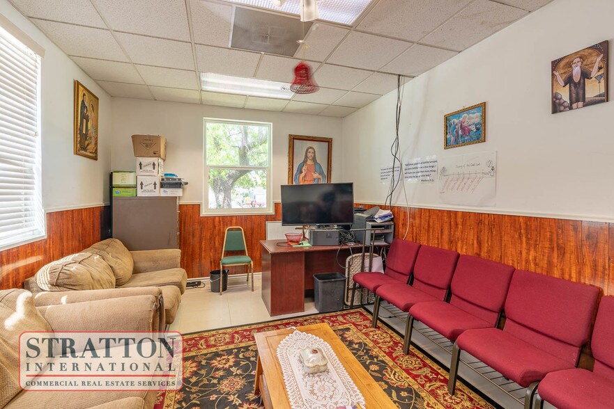 More Photos Of 23986 Pine St, Santa Clarita Religious Facility For Sale