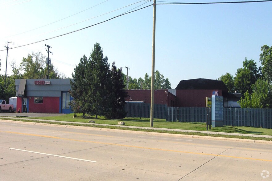 More Photos Of 46585-46601 Grand River Ave, Novi Warehouse For Sale
