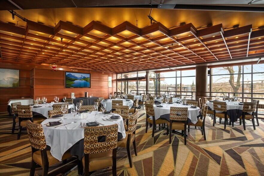 More Photos Of 309 S Montgomery St, Portland Restaurant For Sale