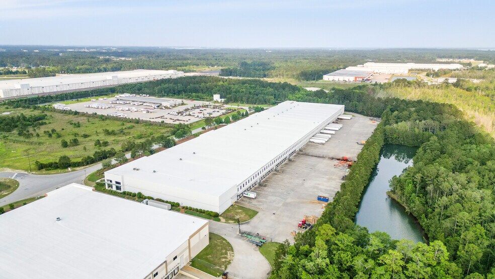 More Photos Of 101-105 Sh Morgan Pky, Bloomingdale Distribution For Lease