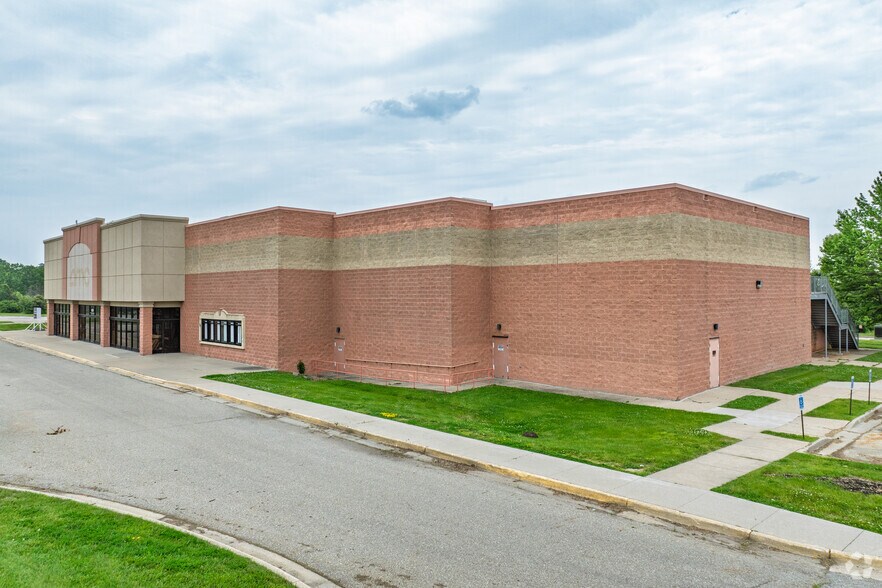 More Photos Of 6720 SE 14th St, Des Moines Movie Theatre For Sale
