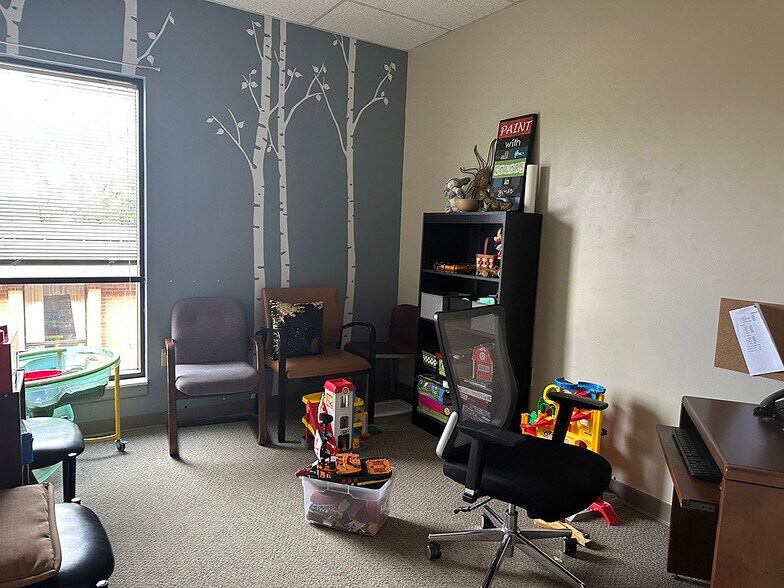 More Photos Of 26 Midway St, Bristol Medical For Sale