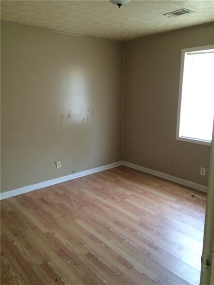 More Photos Of 205 Glenview Ter, Winder Multifamily For Sale