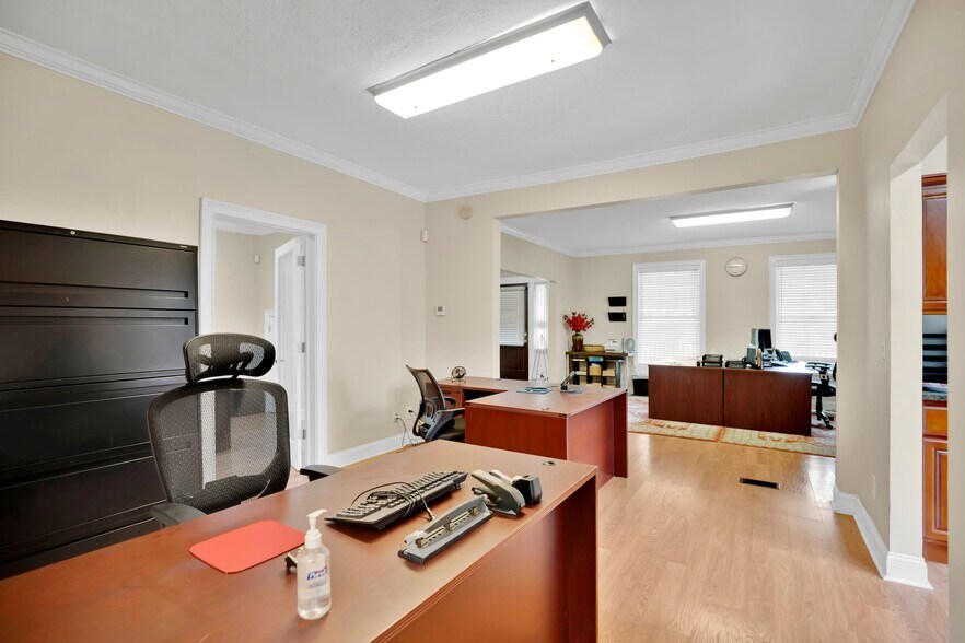 More Photos Of 901 E Washington St, Orlando Office For Sale