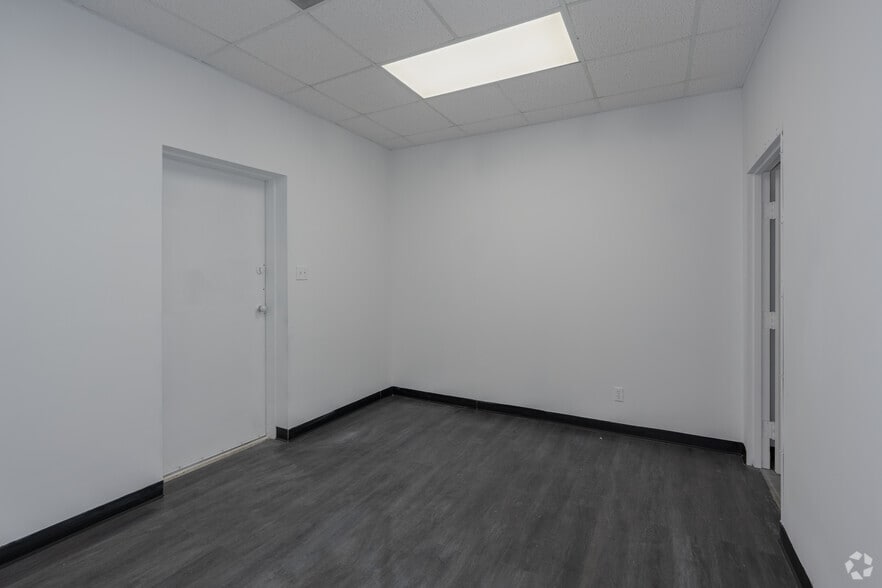 More Photos Of 5051 David Strickland Rd, Fort Worth Warehouse For Lease
