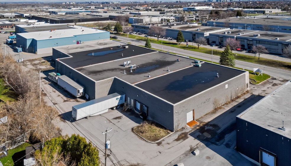 More Photos Of 2500-2550 Rue Cohen, Montréal Warehouse For Sale
