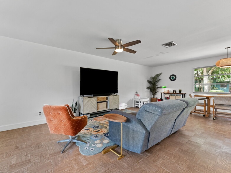 More Photos Of 200 66th St N, Saint Petersburg Office For Sale