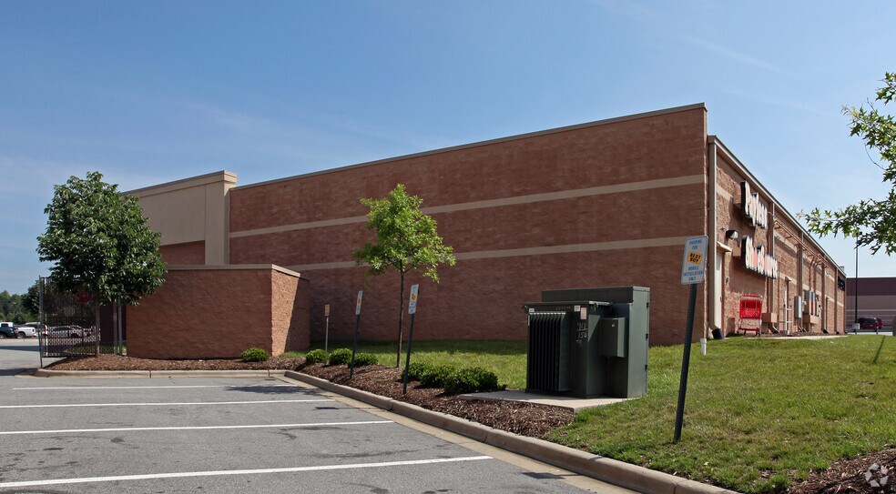 More Photos Of 1469 University Dr, Burlington Freestanding For Lease