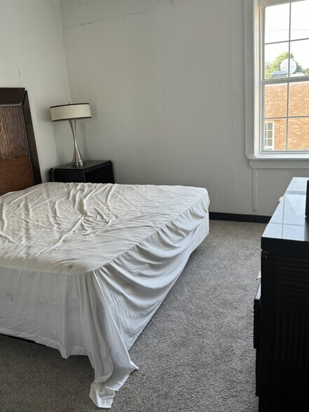 More Photos Of 107 N Main St, Kennett Flex For Sale