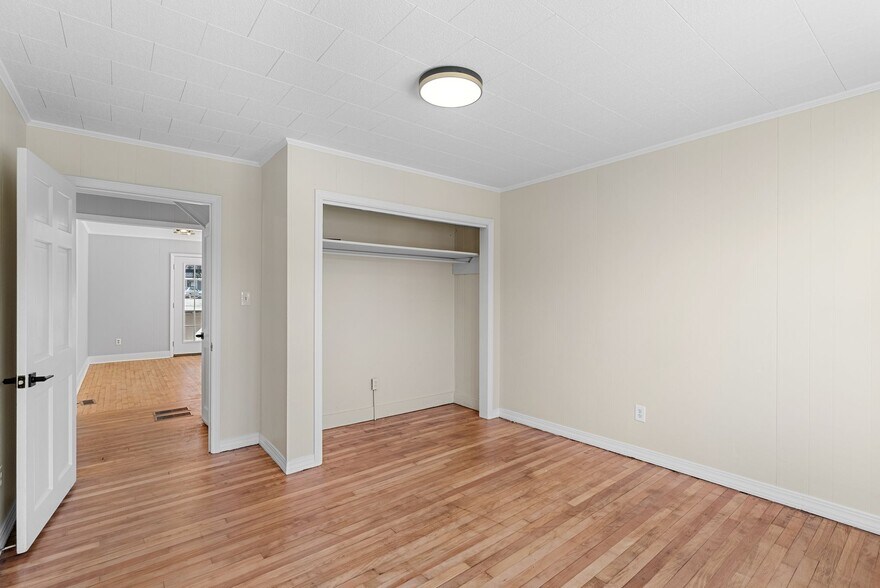 More Photos Of 720 Main st, Canton Bank For Lease