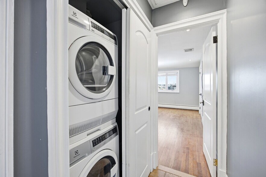 More Photos Of 158-10 95th St, Howard Beach Multifamily For Sale