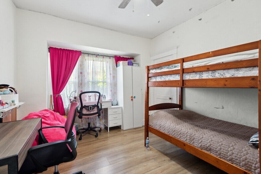 More Photos Of 426 Ivy St, Glendale Apartments For Sale