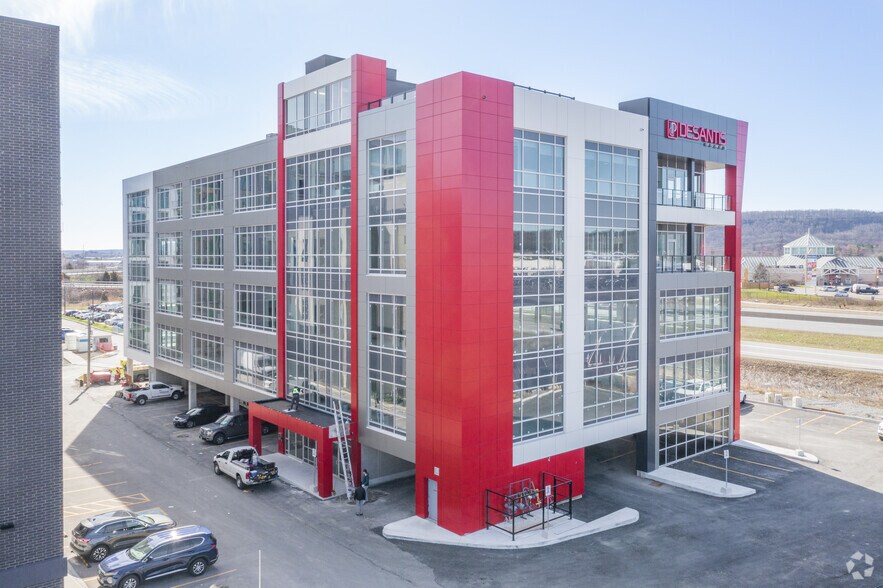 More Photos Of 13 Windward Dr, Grimsby Medical For Lease