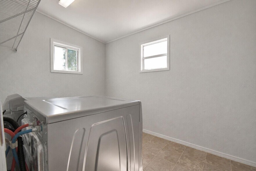More Photos Of 208 Center St, Auburndale Office For Sale