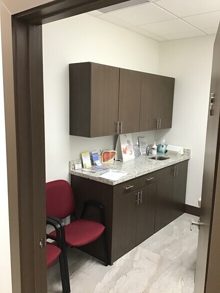 More Photos Of 1601 N Palm Ave, Pembroke Pines Medical For Lease