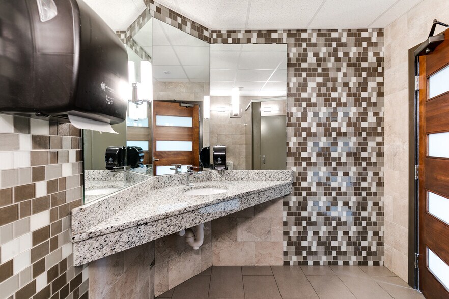 More Photos Of 2025 E Main St, Richmond Office For Lease