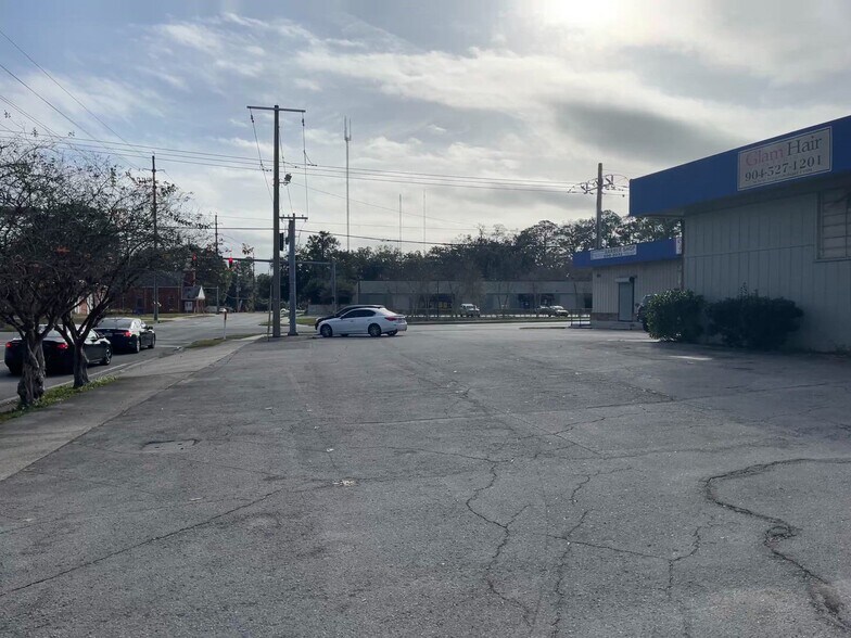 More Photos Of 1906 Parental Home Rd, Jacksonville Storefront For Sale
