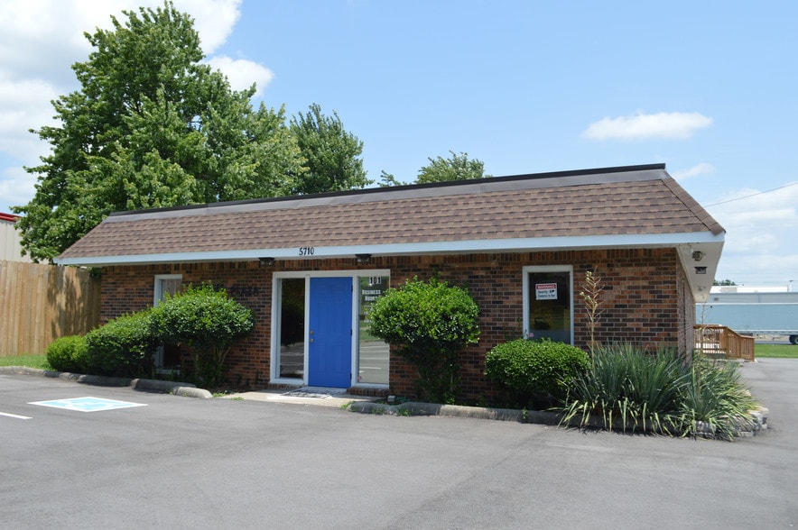 More Photos Of 5710 Hickory Plz, Nashville Storefront Retail Office For Lease