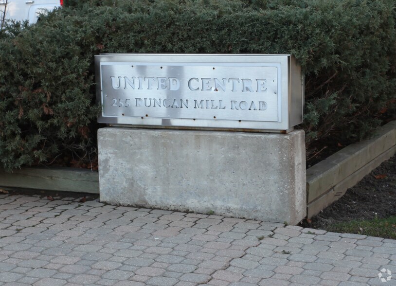 More Photos Of 255 Duncan Mill Rd, Toronto Office For Sale
